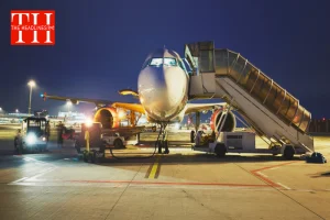 मुंबई-वाराणसी फ्लाइट में बम की धमकी से हड़कंप, वाराणसी एयरपोर्ट पर इमरजेंसी लैंडिंग