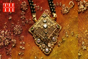 मंगलसूत्र में काले मोती ही क्यों होते हैं? जानिए सुहाग की रक्षा से जुड़ी प्राचीन मान्यता और इसका असली रहस्य