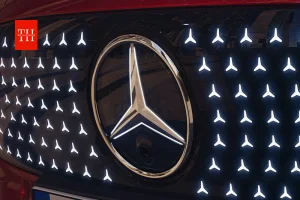 Mercedes-Benz का बड़ा फैसला! 4 कारें बंद, नई इलेक्ट्रिक CLA से क्या बदल जाएगा लग्जरी मार्केट?