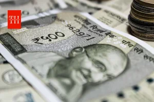 रुपया गिरा तो बढ़ सकती है EMI? RBI के अगले फैसले पर टिकी देशभर की नजर, जेब पर पड़ सकता है असर