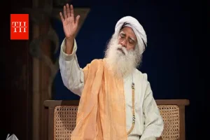सुबह उठते ही फोन देखने की आदत छोड़ें, सद्गुरु ने बताई दिन की शुरुआत करने की आसान और असरदार आदत