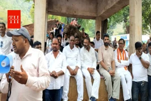 इंडियन यूथ कांग्रेस का ‘Cockroach Campaign’ वायरल, बेरोजगारी और पेपर लीक पर सरकार को घेरा