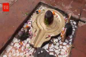 क्या शाम को शिवलिंग पर जल चढ़ाना अशुभ है? जानिए भगवान शिव की पूजा से जुड़े जरूरी नियम