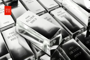 रिकॉर्ड हाई के बाद धड़ाम हुई चांदी! ₹23,000 का लगाया ‘महा-गोता’; क्या अब खरीदारी का सही मौका?