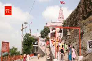 यहां गिरा था माता सती का रक्त! 300 फीट ऊंची टेकरी पर बसा चमत्कारी मंदिर, जहां हर मुराद होती है पूरी