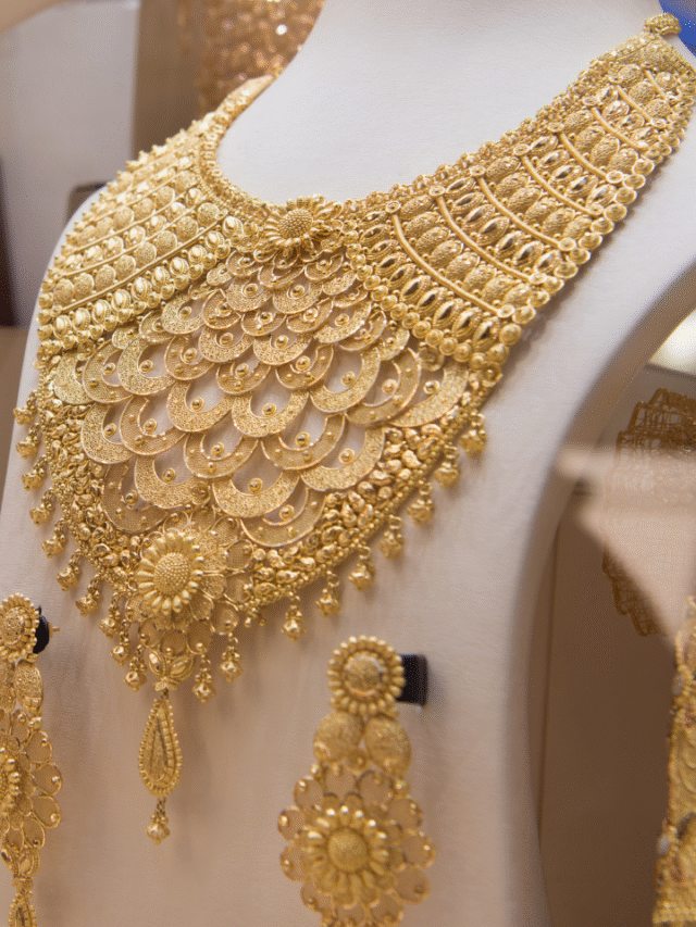 Gold Price Today:  शुक्रवार को सस्ता हुआ सोने का भाव! 22 और 24 कैरेट का लेटेस्ट रेट यहां चेक करें