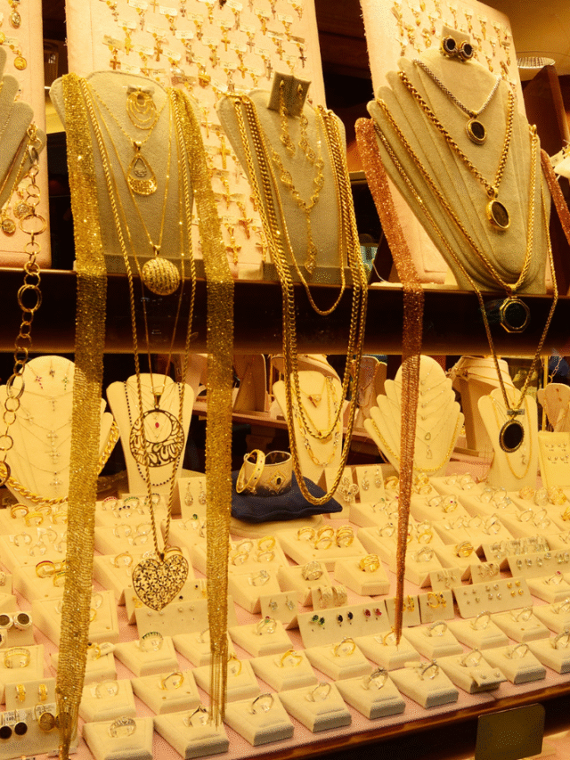 Gold Price Today: सोमवार को सस्ता हुआ सोना! चेक करें आपके शहर में क्या है लेटेस्ट रेट?