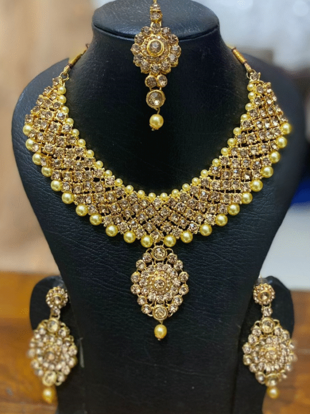 Gold Rate Today: फिर फिसला सोने का भाव! ₹93000 के नीचे आया 22 कैरेट वाला गोल्ड, चेक करें लेटेस्ट रेट