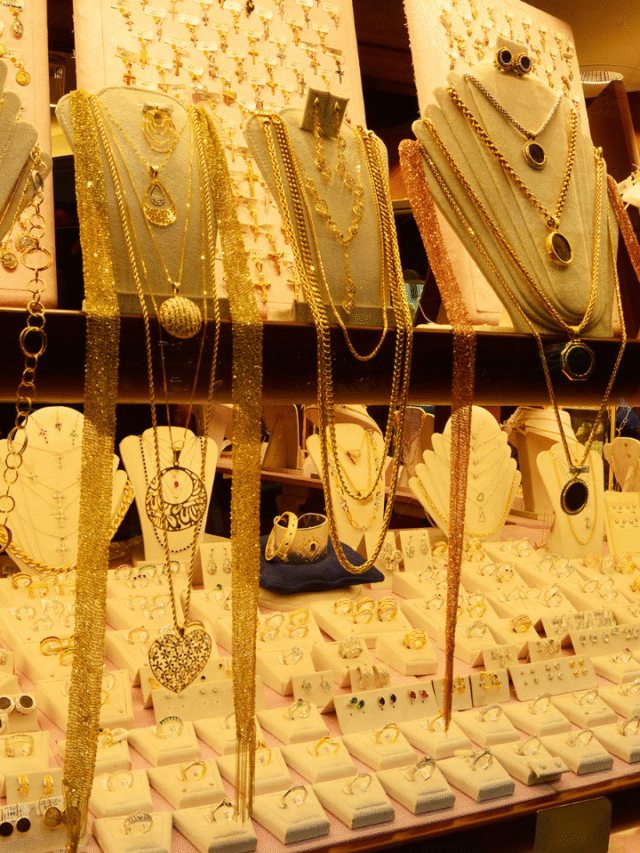 Gold Price Today: छप्परफाड़ तेजी! 22 कैरेट सोना ₹97000 के पार - चेक करें अपने शहर का लेटेस्ट रेट