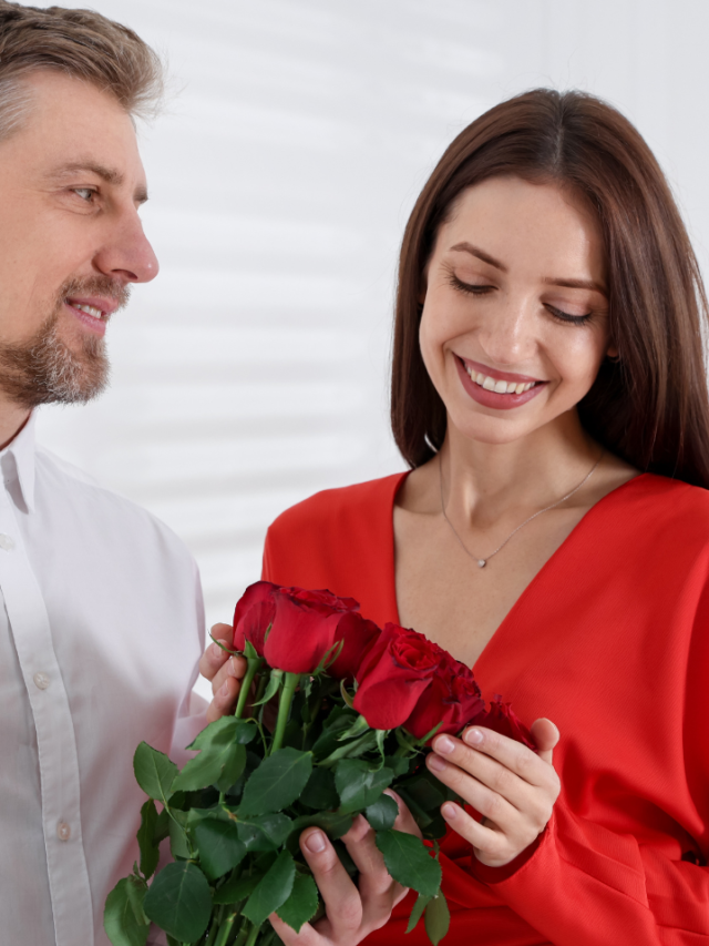 Valentine’s Day Gift Ideas: वही बोरिंग गुलाब और चॉकलेट देने का प्लान है? इस बार कुछ हट कर दें ये गिफ्ट्स