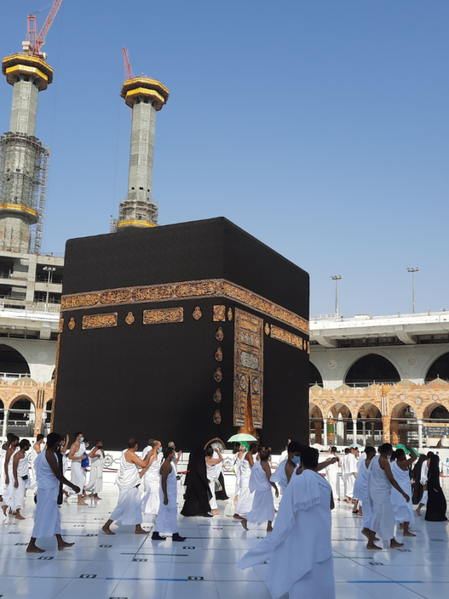 शब ए बारात या गुनाहों से आजाद की रात? आइए जानते हैं पुरी बात